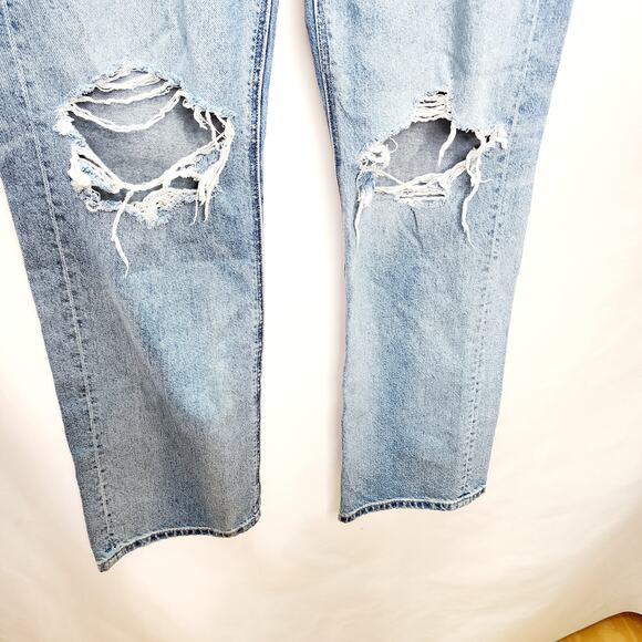 American Eagle Low Rise Baggy Straight Leg Light Wash Distressed Women's Jeans - Picture 11 of 15